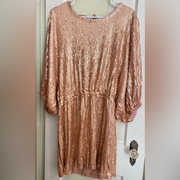 NWT Show Me Your Mumu Dress M Rose Gold Genevieve - Picture 2 of 9